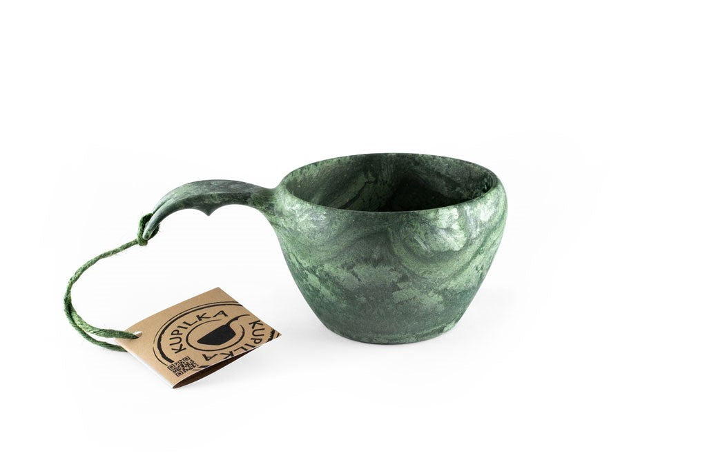 Kupilka 37 Large Cup verte avec anse, petite boucle verte et étiquette en carton