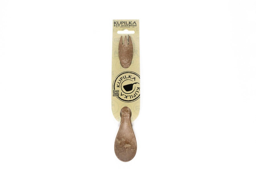 Cuillère-fourchette Kupilka marron naturel dans son emballage, côté cuillère en bas