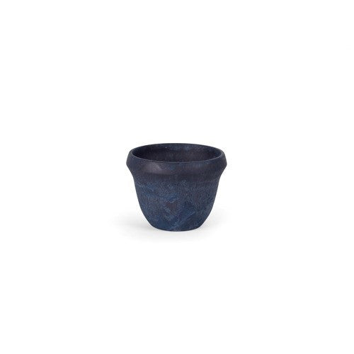 Tasse Kupilka Suova 20 bleue, petit bol moucheté sur fond blanc