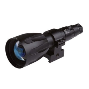 AGM Sioux940 illuminateur infrarouge noir, vu de biais avec grande lentille et fixation sur rail