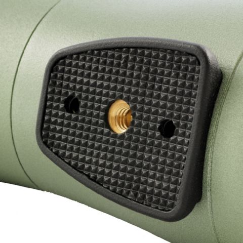 Kowa TSN-553 Prominar, détail de la platine de trépied avec trou de vis doré en dessous