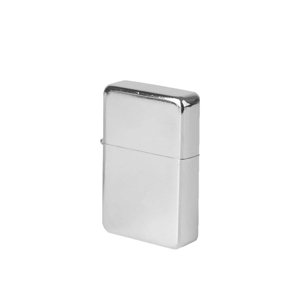 Briquet à essence Atomic argent brillant, fermé et debout