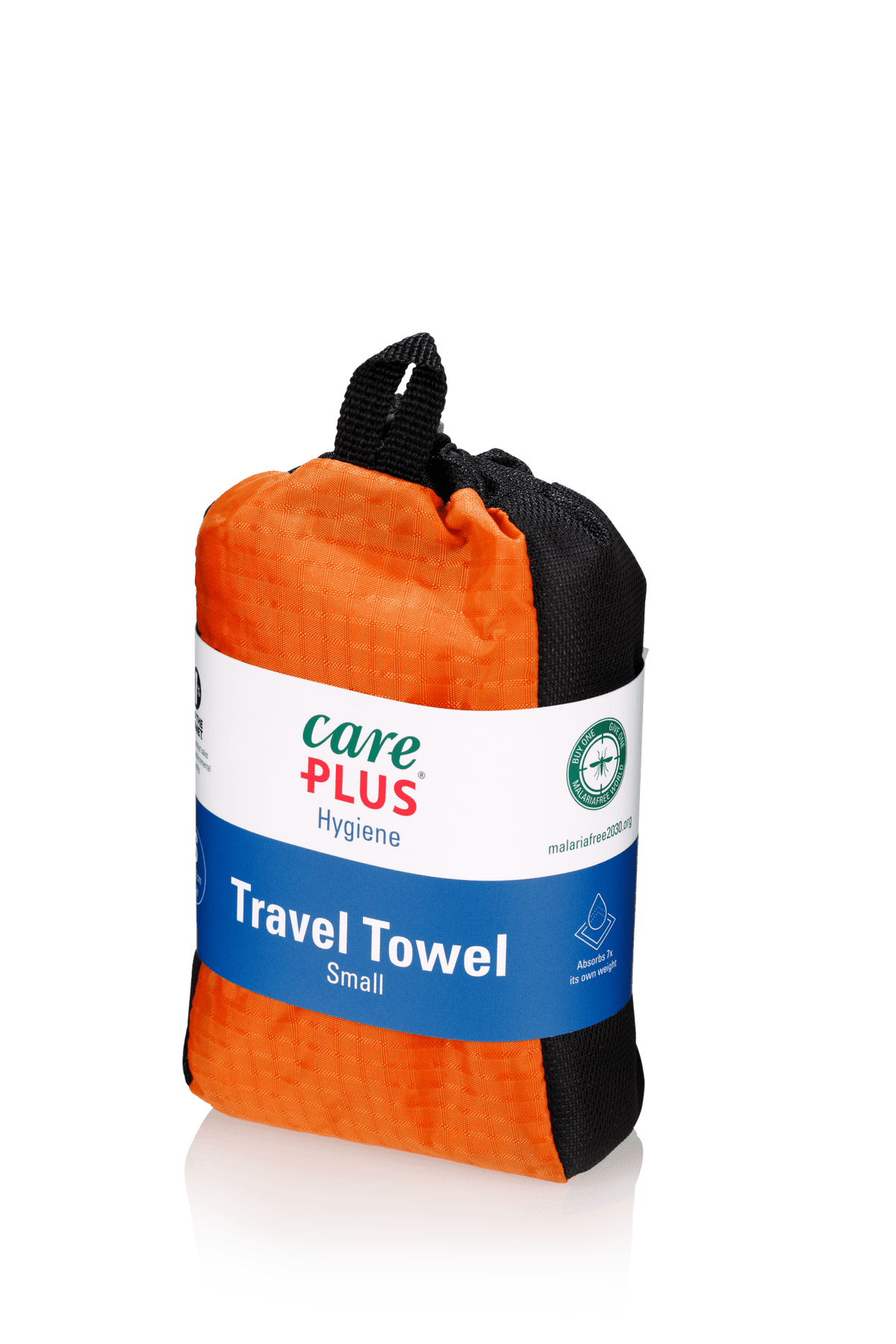 Care Plus Travel Towel taille small en orange, pliée dans sa pochette de rangement avec boucle