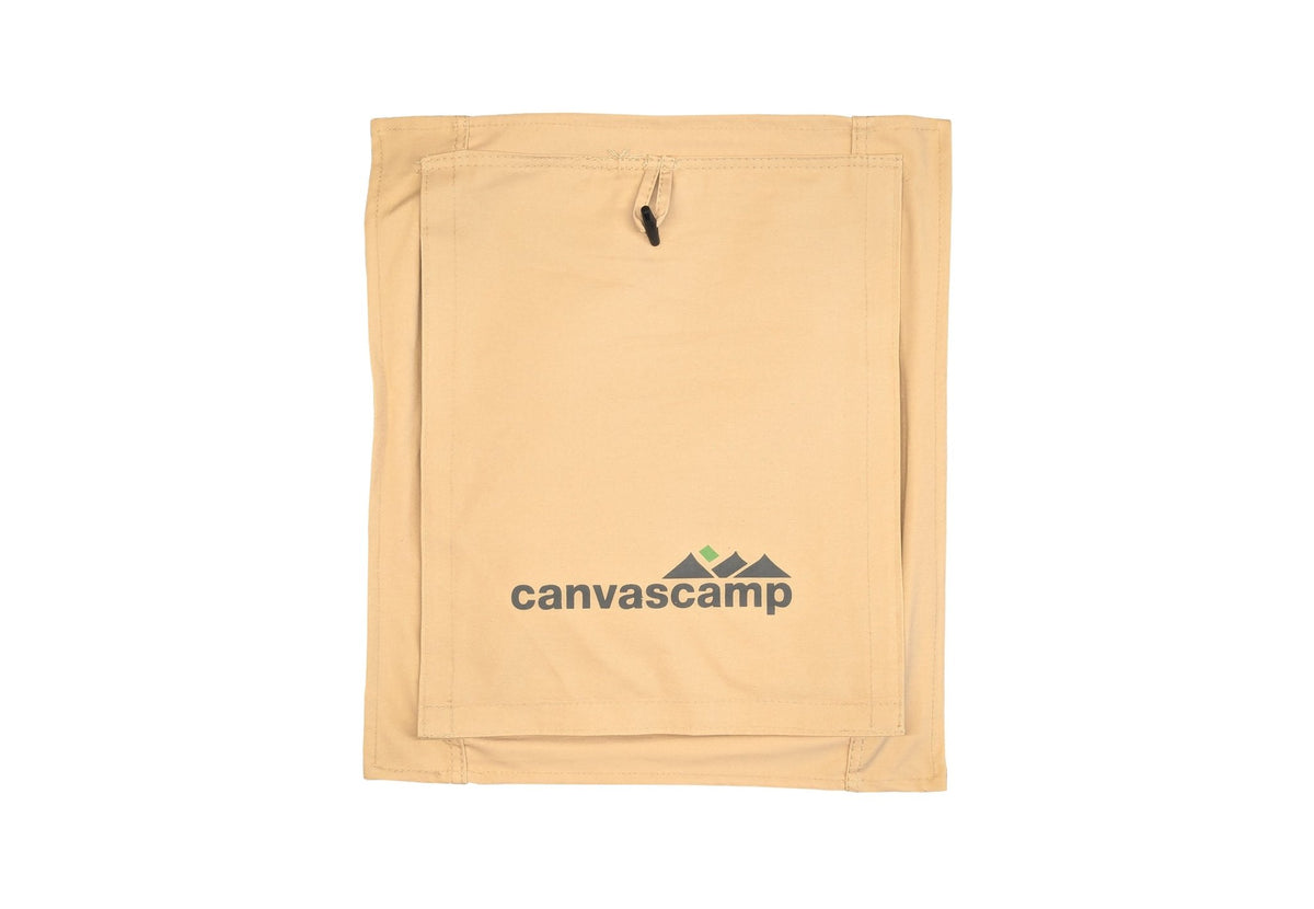 passe-tuyau ignifugé DIY, pièce carrée beige avec logo CanvasCamp et un œillet en haut