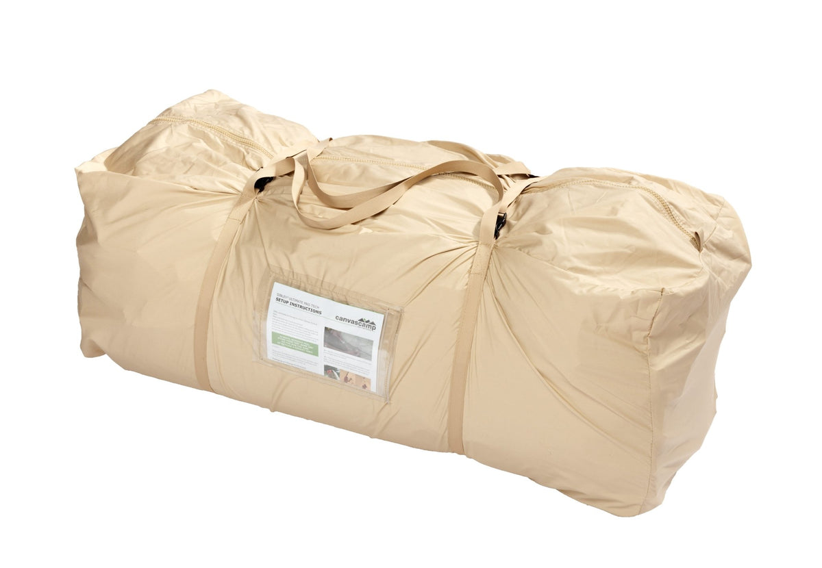 sac de transport tente cloche Sibley, grand sac beige avec sangles de portage et une étiquette devant