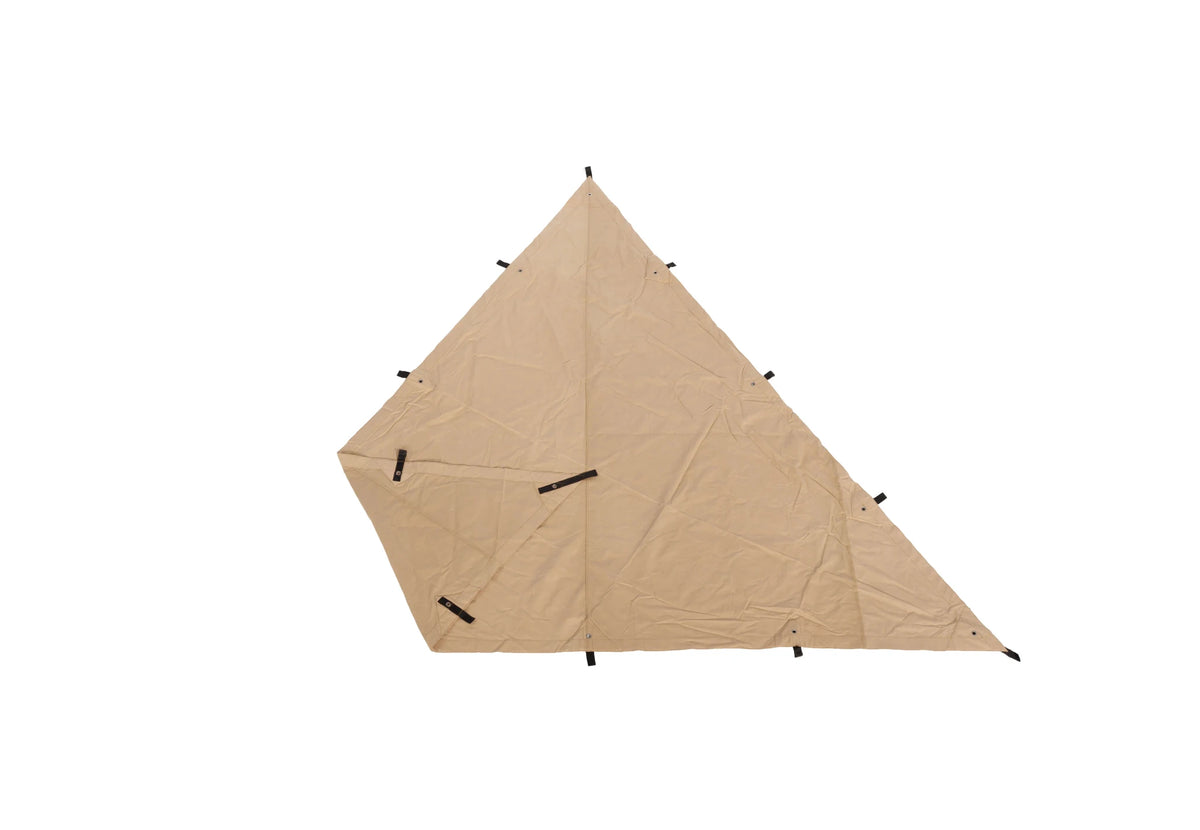CanvasCamp Heavy Duty Shelter étalé à plat avec un coin replié vers l'intérieur