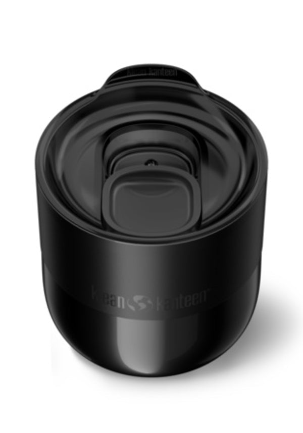 Klean Kanteen Rise Lowball Slide Lid tasse noire avec couvercle coulissant transparent, vue de biais d'en haut