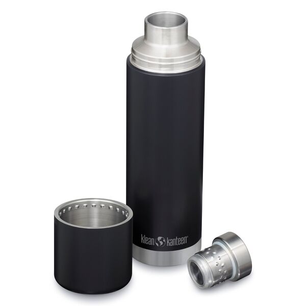 Klean Kanteen TKPro noire avec le gobelet et le bouchon à vis à côté de la bouteille