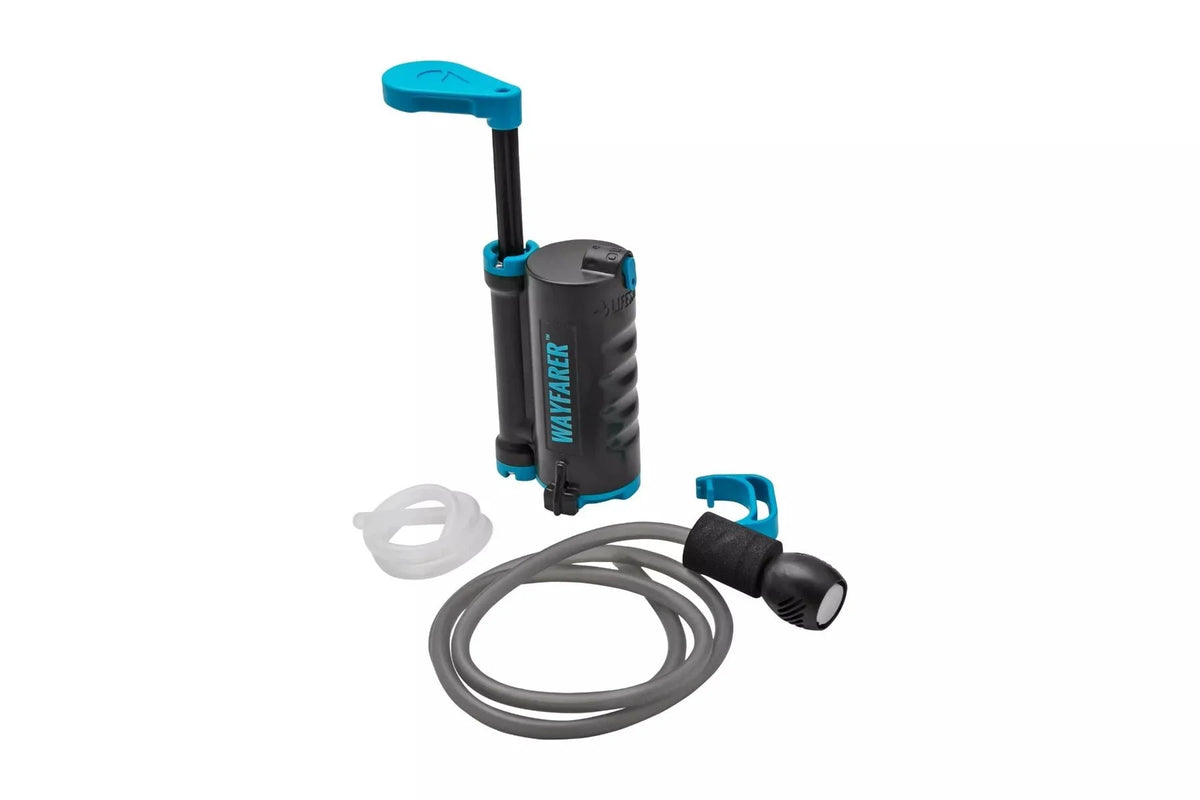 Lifesaver Wayfarer avec tige de pompe levée, tuyau d'aspiration gris avec préfiltre et un anneau séparé