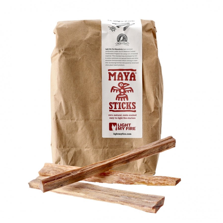 Light My Fire Mayasticks dans un grand sac en papier brun avec des bâtonnets devant