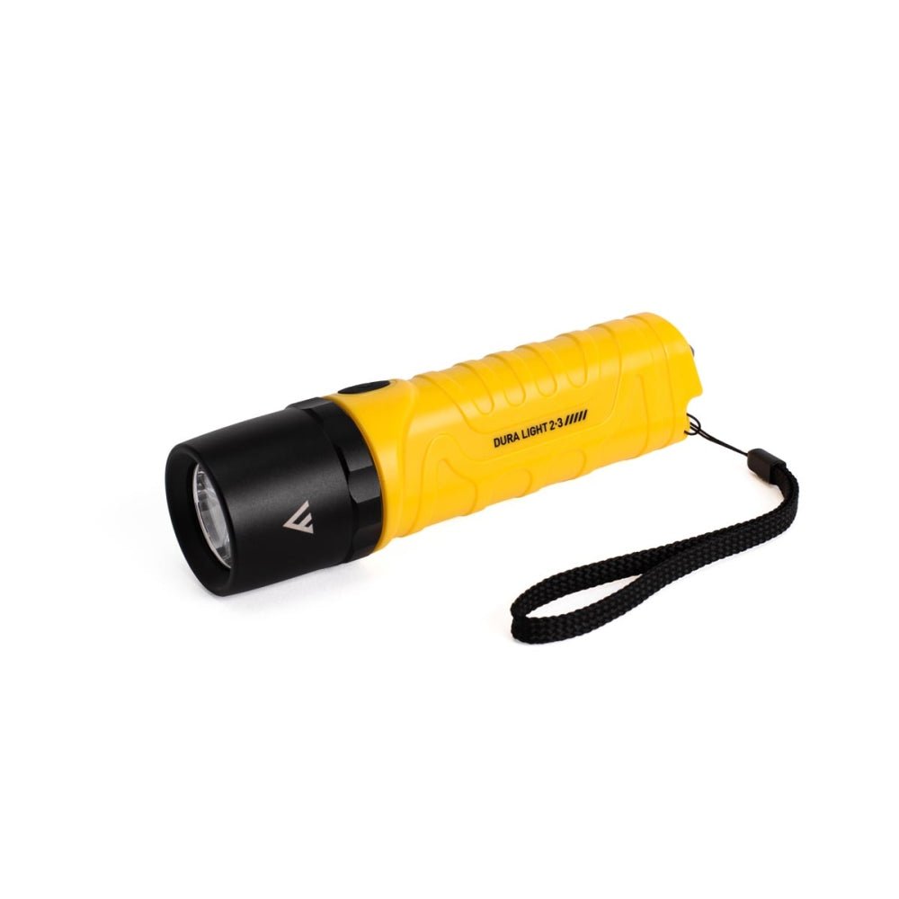 Mactronic Dura Light 2.3 lampe de poche jaune avec tête noire et dragonne, vue de trois quarts