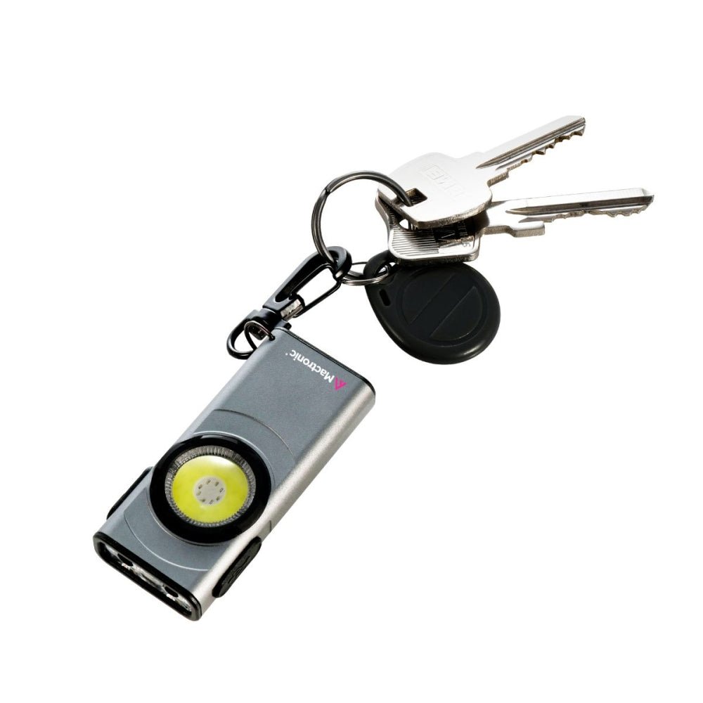 Mactronic Flagger Nano sur un trousseau de clés avec un porte-clés noir