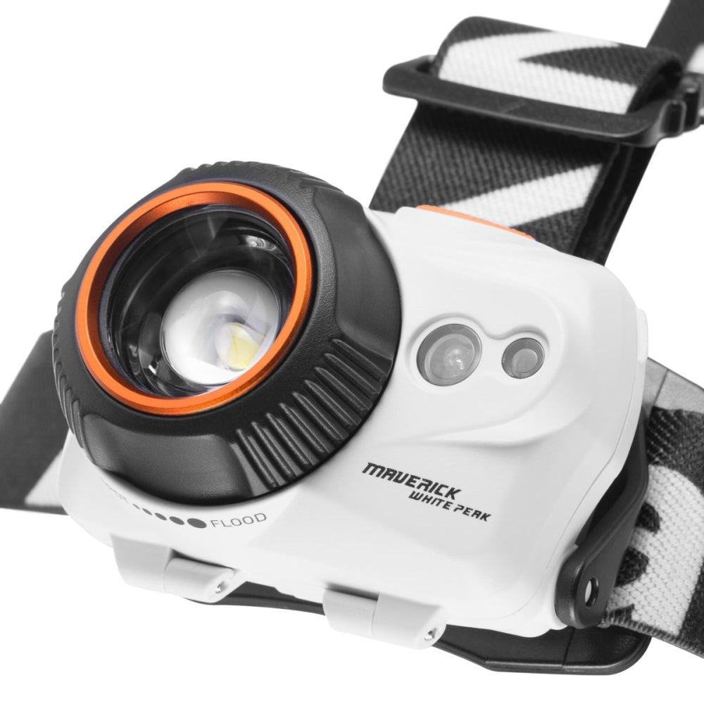 Mactronic Maverick White Peak de trois quarts avec bague orange et nom du modèle sur le côté