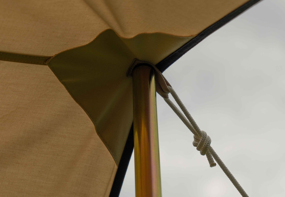 Auvent CanvasCamp Malu, coin près du mât avec hauban et nœud