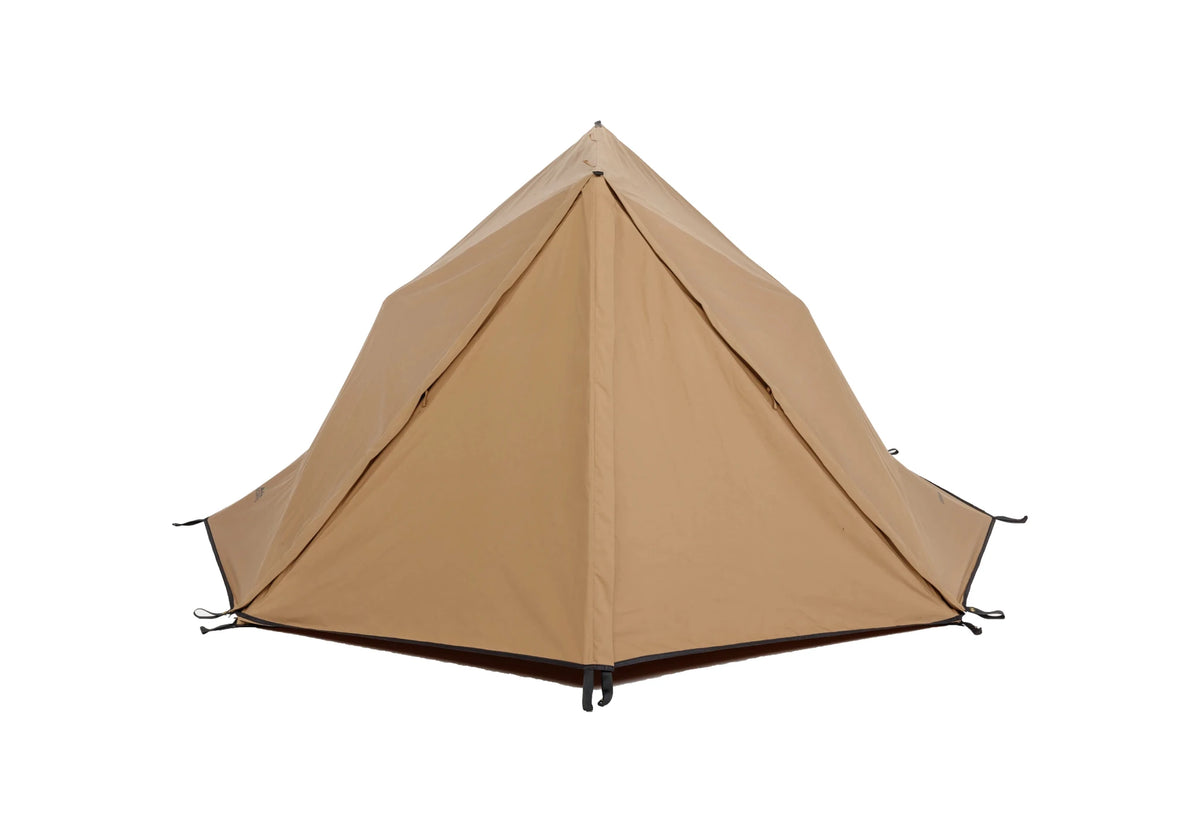 Tente CanvasCamp Mouflon couleur sable avec toit pointu et pointes tendues, côté fermé