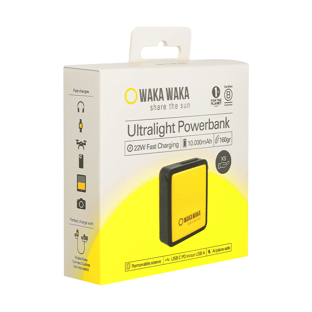 WakaWaka Power 10 batterie externe dans son emballage avec le texte Ultralight Powerbank, jaune et noir