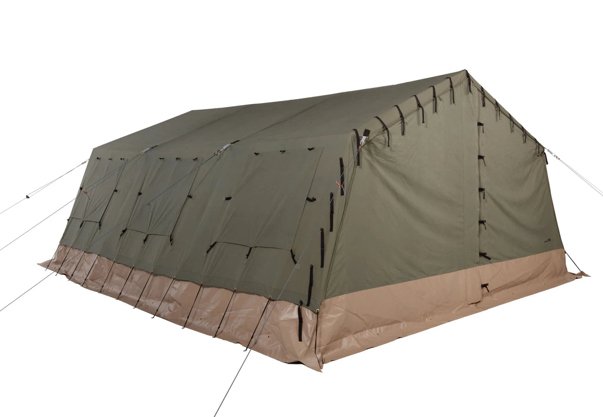 CanvasCamp Mess Apex 5 x 6 de trois quarts arrière avec paroi latérale fermée et haubans