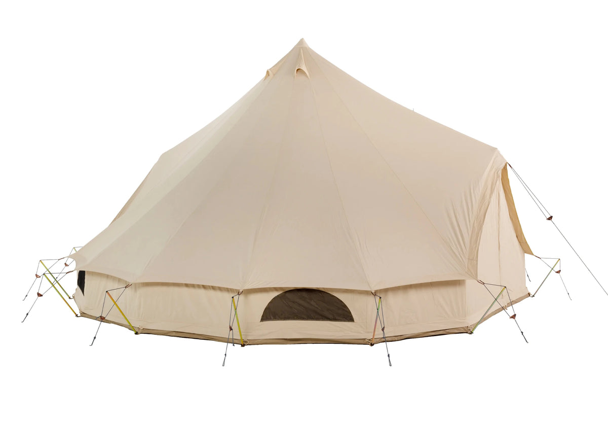 CanvasCamp Sibley Apex 600 DD vue de côté avec une fenêtre dans la paroi et une porte à droite