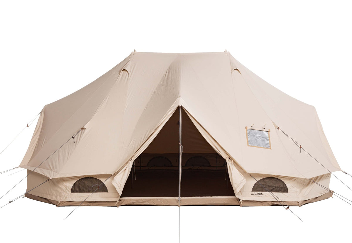 CanvasCamp Sibley Apex 600 Twin de face avec porte ouverte et une fenêtre dans la toile