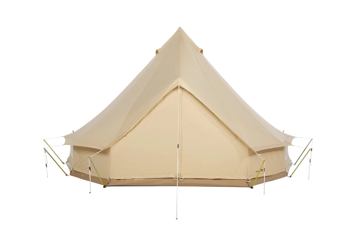 Sibley ProTech 400, tente cloche en toile beige, vue de face avec porte fermée et haubans