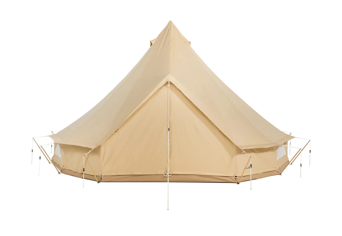 Sibley ProTech 500, tente cloche en toile beige avec porte fermée et haubans, vue de face