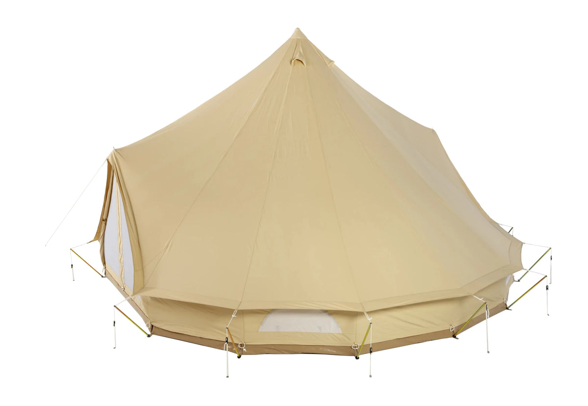 CanvasCamp Sibley ProTech 600 DD de côté avec moustiquaire dans la deuxième porte et une fenêtre