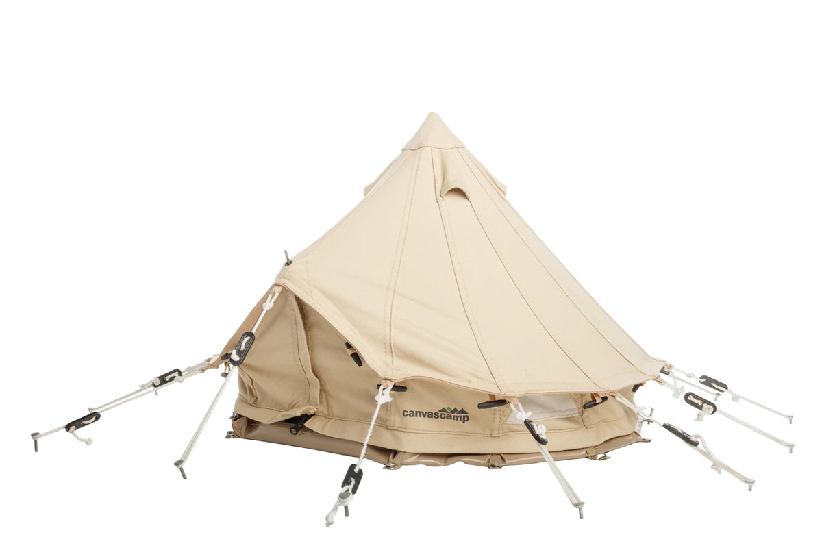 CanvasCamp Sibley ProTech Mini vue de biais avec ouverture d'aération dans le toit