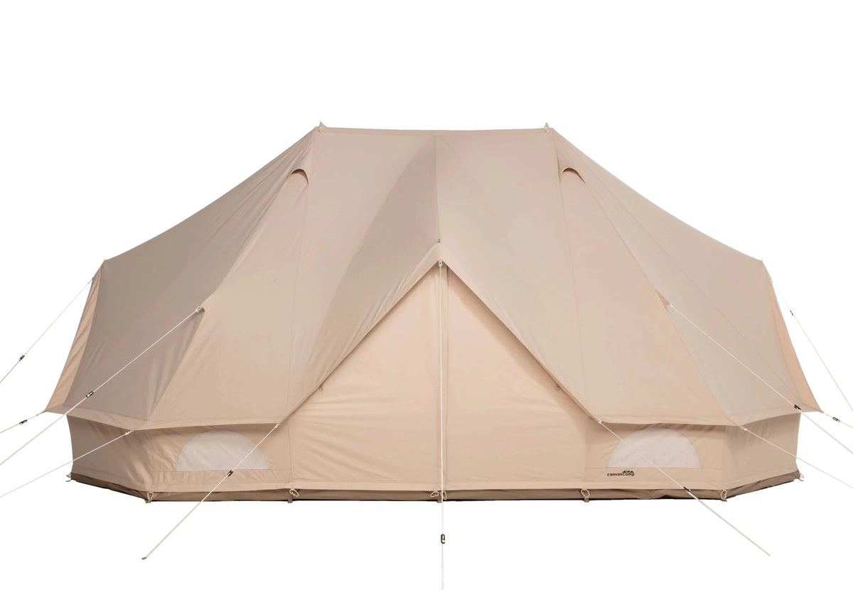 Sibley Traveller 600 Twin, tente cloche à deux pointes avec porte fermée, vue de face