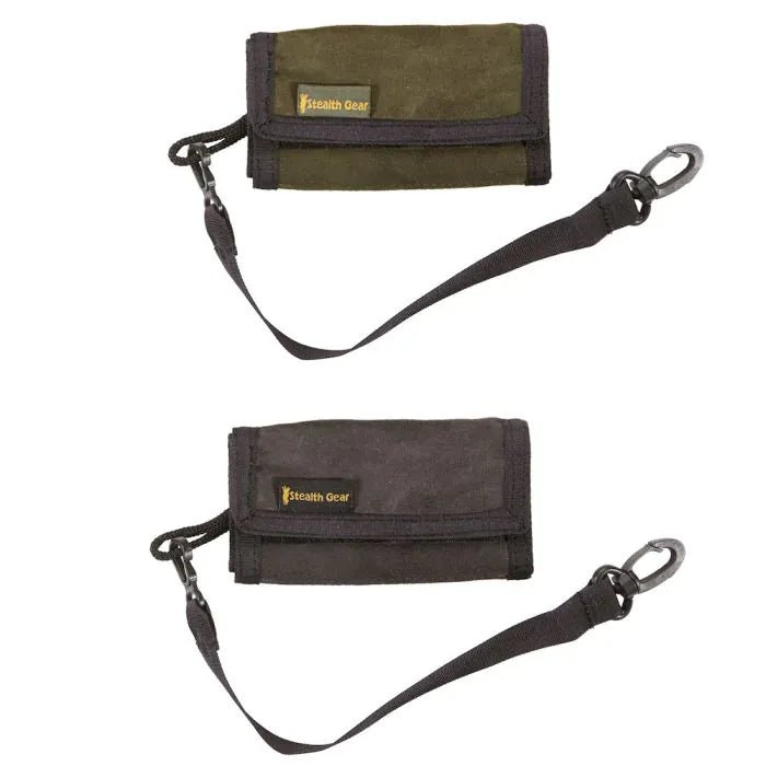Sac de rangement Stealth Gear Compact en vert et en noir, fermé avec cordon et mousqueton
