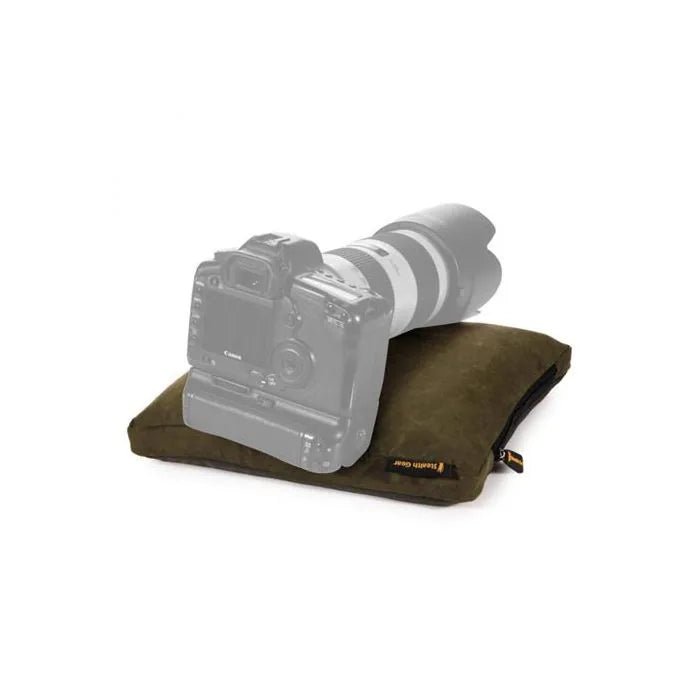 Stealth Gear Extreme Flat Bean Bag avec un appareil photo et téléobjectif posé dessus