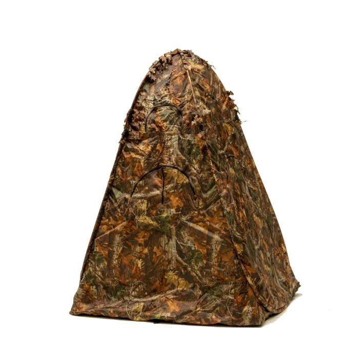 Affût Stealth Gear Extreme fermé, forme pyramidale en camouflage feuillage brun