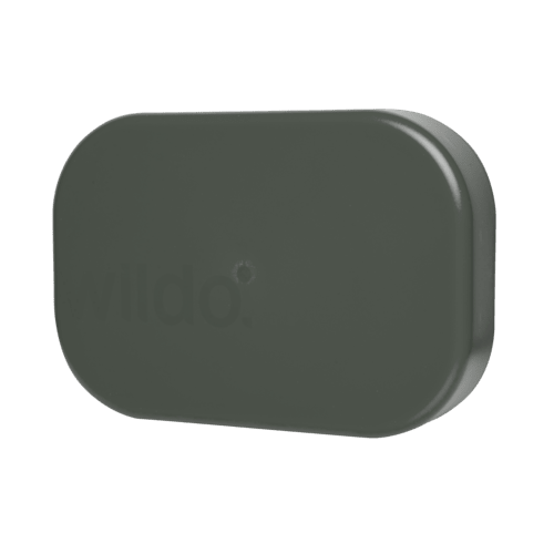 Wildo Camp-A-Box Complete refermé en boîte gris foncé avec le logo Wildo, vu de face