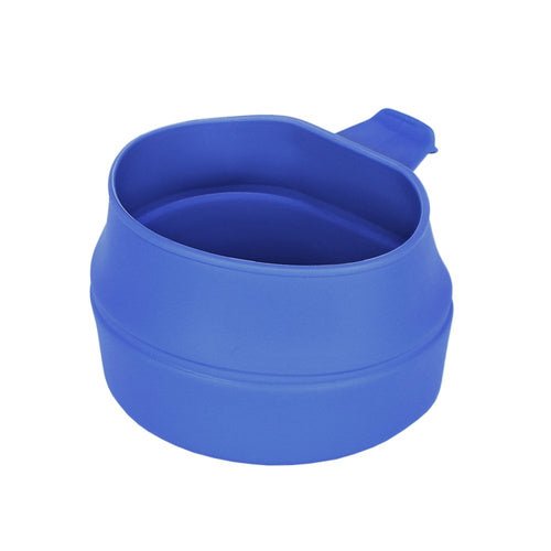 Wildo Fold-A-Cup bleu, déplié et vu de dessus en biais