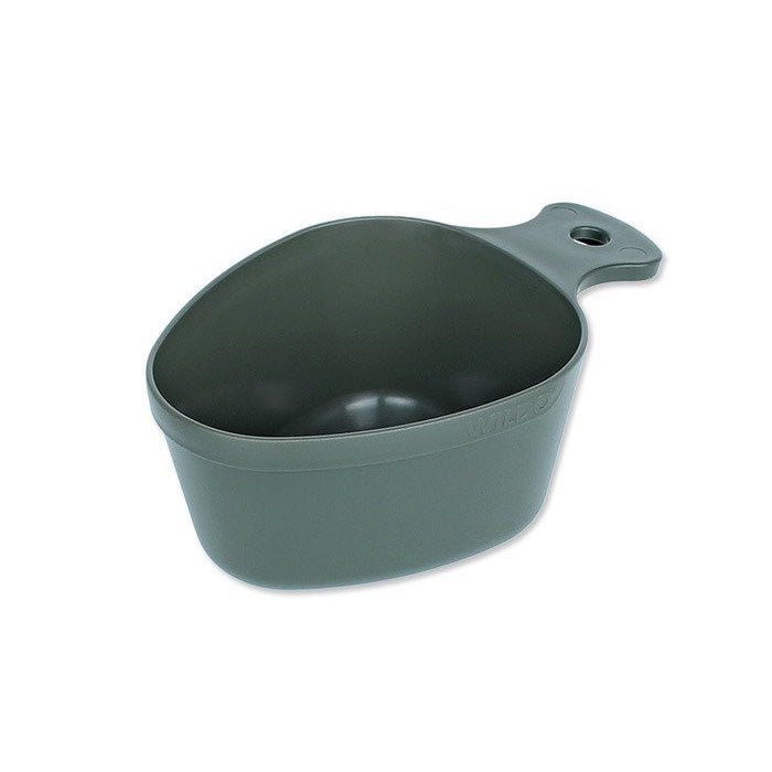 Wildo Kåsa gobelet vert olive avec poignée et trou de suspension, vu de dessus en biais