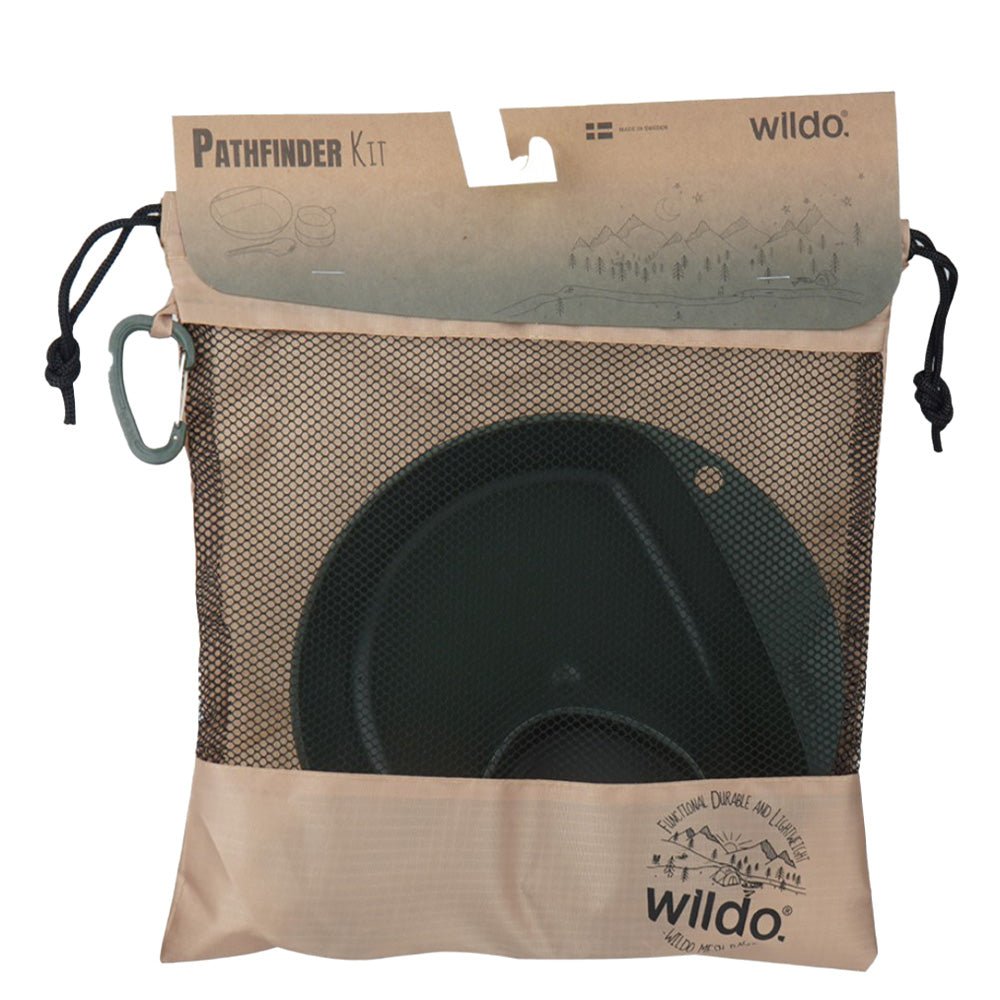 Wildo Pathfinder Camping Kit dans son emballage, un sac avec fenêtre en filet, cordon et mousqueton