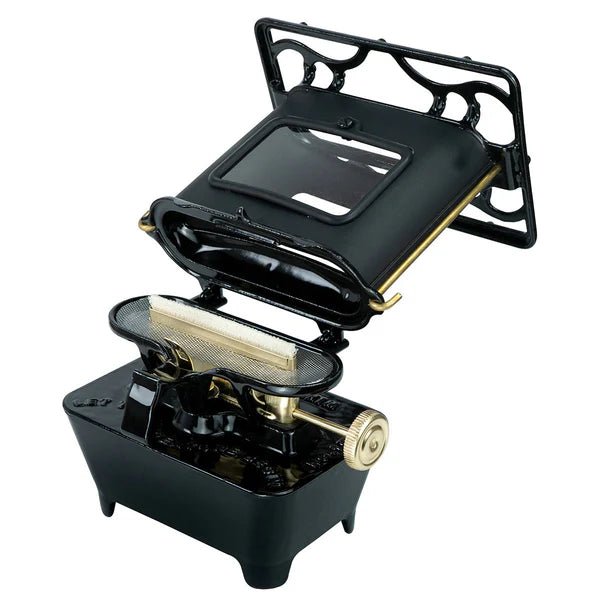 Winnerwell Iron Camping Cooker Stove ouvert, avec le brûleur et le bouton en laiton visibles