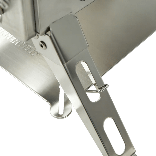 Bouclier thermique Winnerwell, détail du crochet fixé au pied du poêle