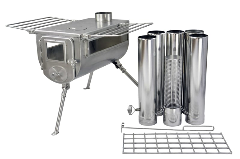 Winnerwell Woodlander Double View à côté de cinq tuyaux de cheminée et d'une grille de cuisson