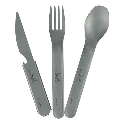 Winnerwell Titanium Cutlery Set avec couteau, fourchette et cuillère déployés en éventail