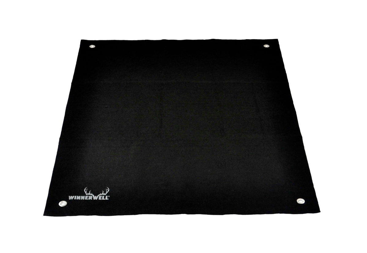 tapis anti-feu Winnerwell, tapis carré noir avec œillets dans les coins et le logo au cerf
