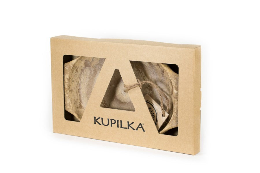 Kupilka 44 assiette marron naturel dans un emballage en carton avec fenêtre et logo Kupilka
