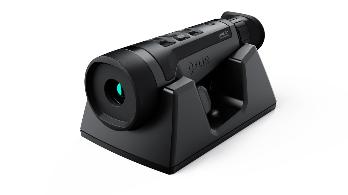 FLIR Scout Pro station de charge, support noir avec le monoculaire thermique en place