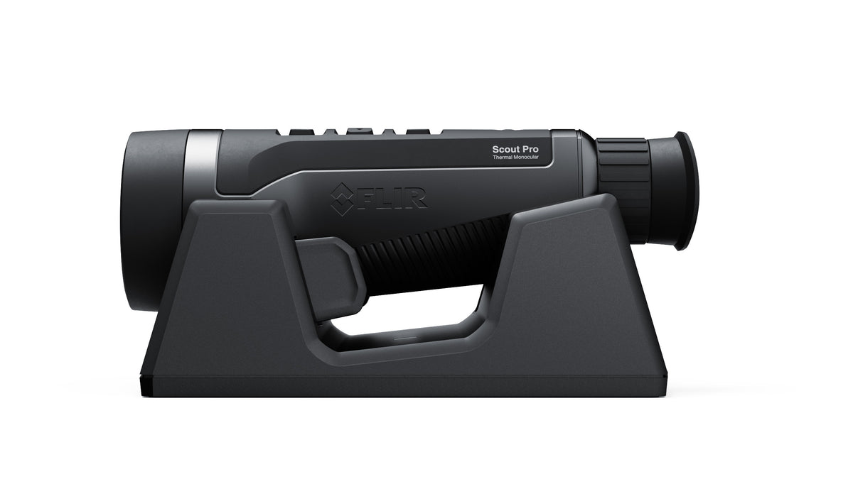FLIR Scout Pro Charging Station vue de côté avec le monoculaire couché dans le support