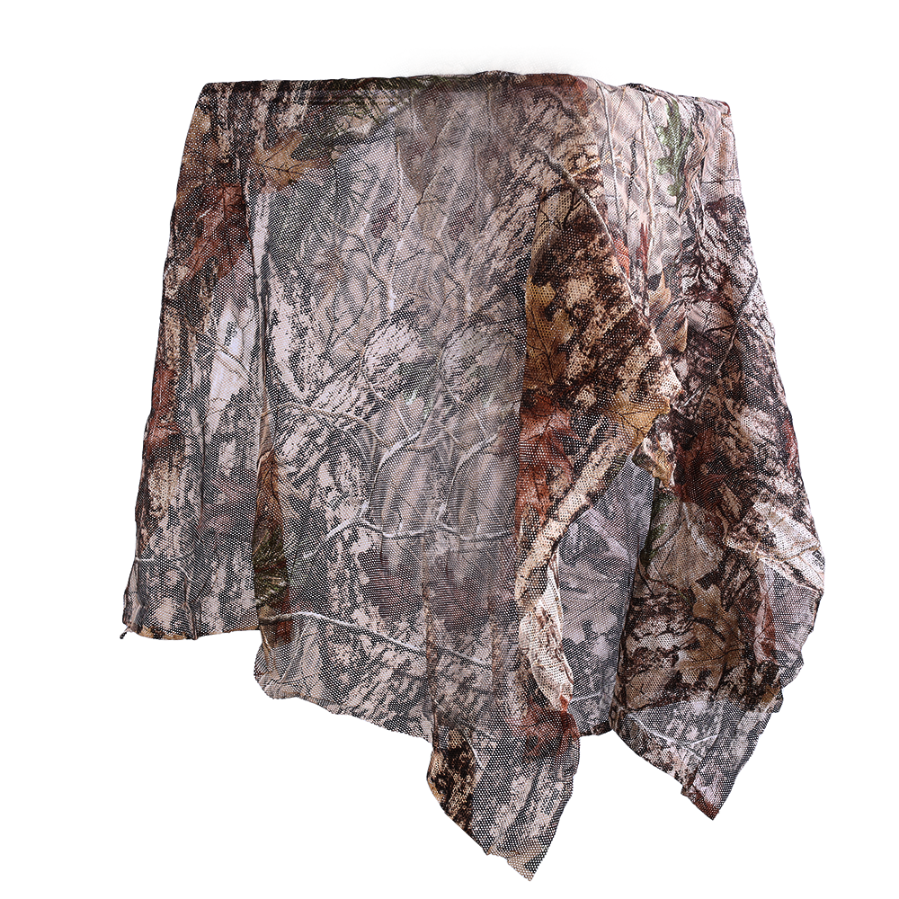 Filet de camouflage Outdoor Club Brown Forest drapé sur un bloc, imprimé branches et feuilles