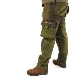 Pantalon Stealth Gear 2N vu de côté, poche à rabat et renfort foncé à l'arrière