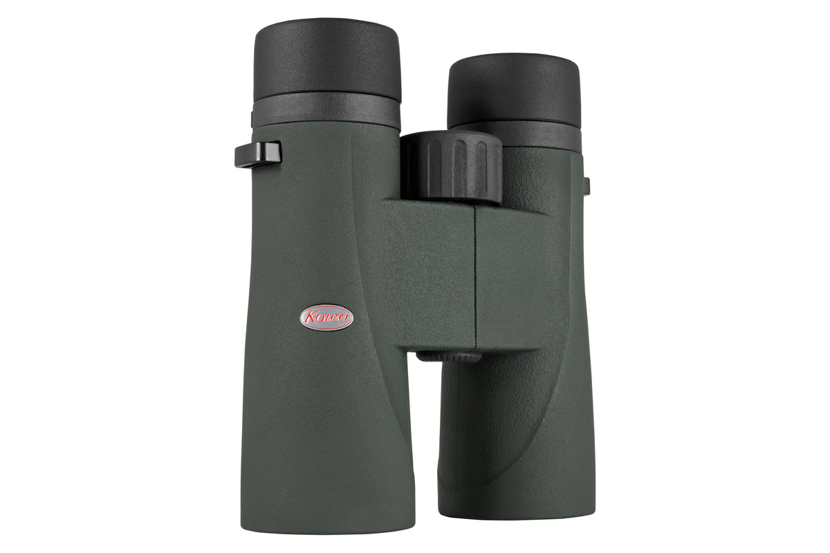 Kowa SVIII 10x42 debout, de biais sur le côté avec la molette de mise au point et logo Kowa