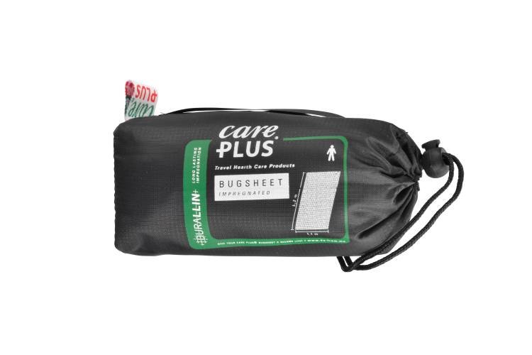 Care Plus Bug Sheet moustiquaire enroulée dans un sac noir à cordon avec étiquette verte
