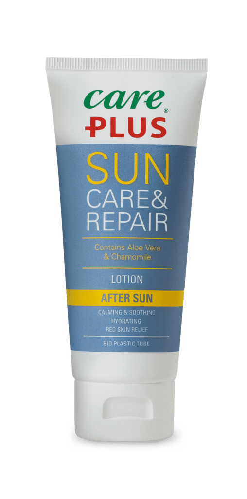 Care Plus After Sun lait après-soleil en tube bleu et blanc à l'aloe vera et à la camomille