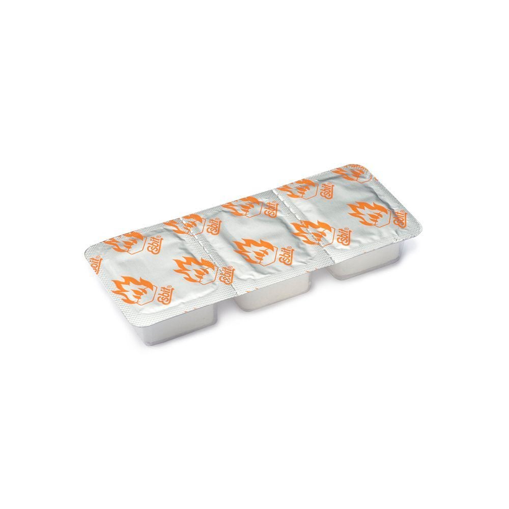 Allume-feu Esbit dans un blister fermé avec de petites flammes orange