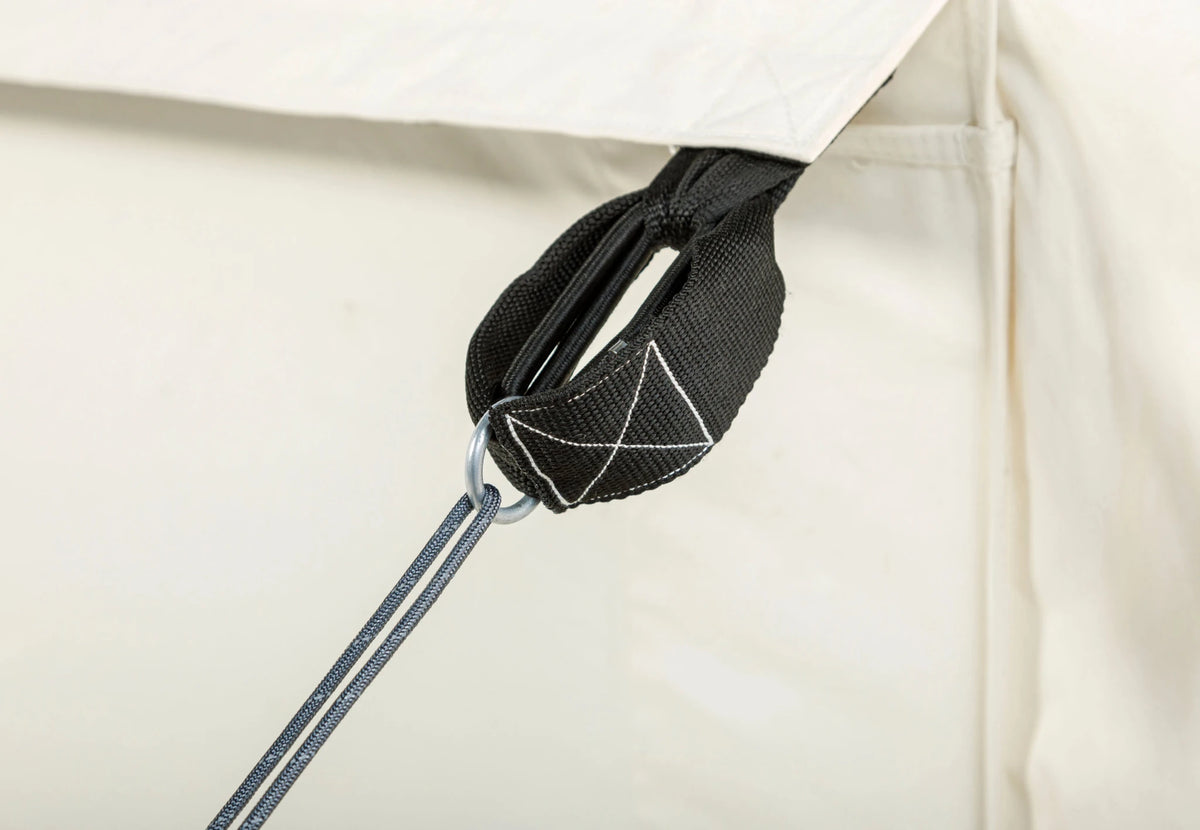 CanvasCamp Heavy Duty Safari Tent, boucle de hauban noire avec anneau sur la toile